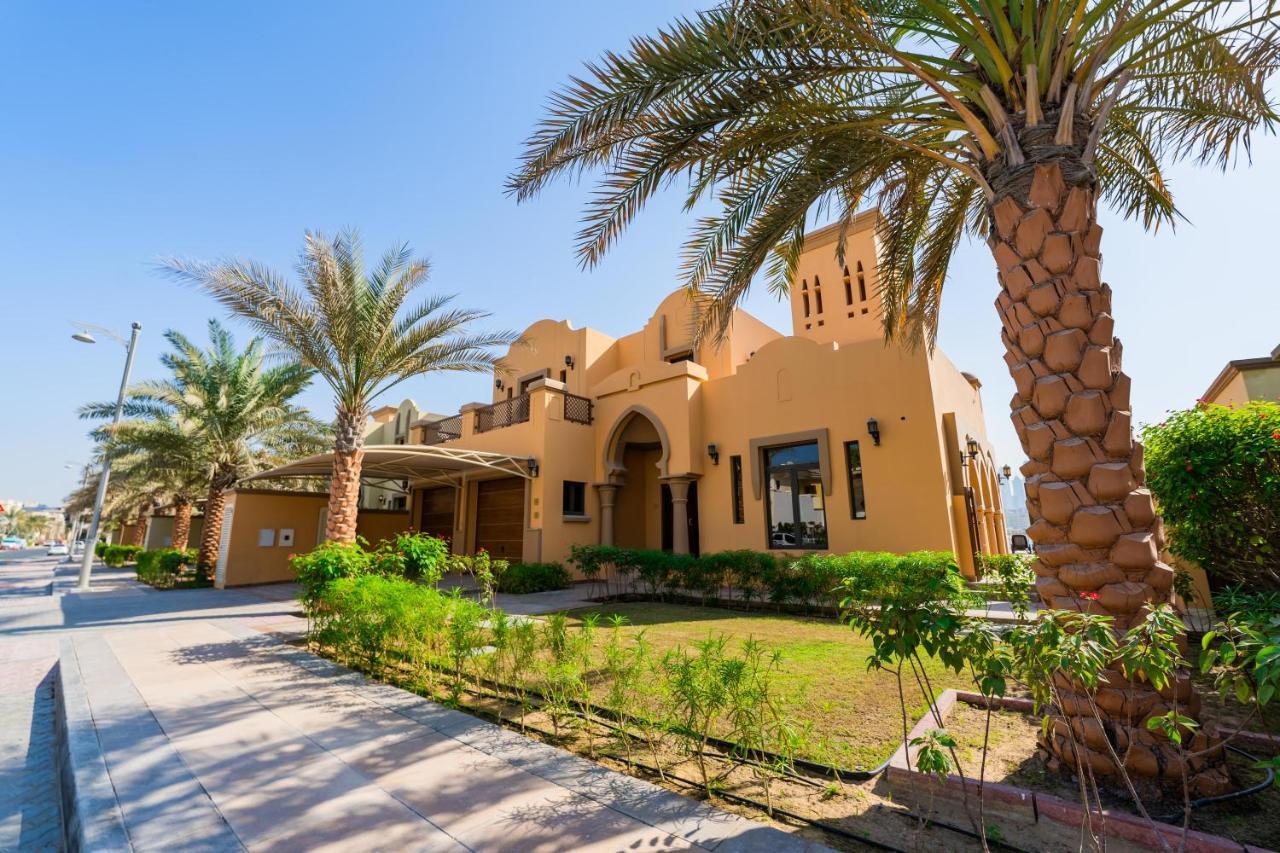 Fam Living - Palm Jumeirah - With Private Pool Dubai