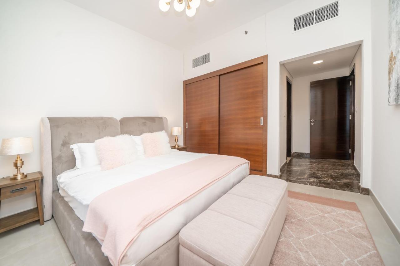 Apartment Luton - Sparkle Towers, Marina 20ab 7 *