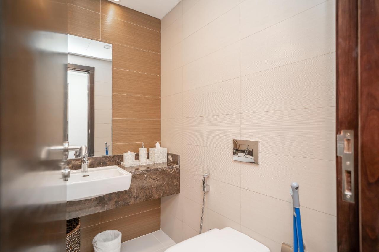 Apartment Luton - Sparkle Towers, Marina 20ab 7 *