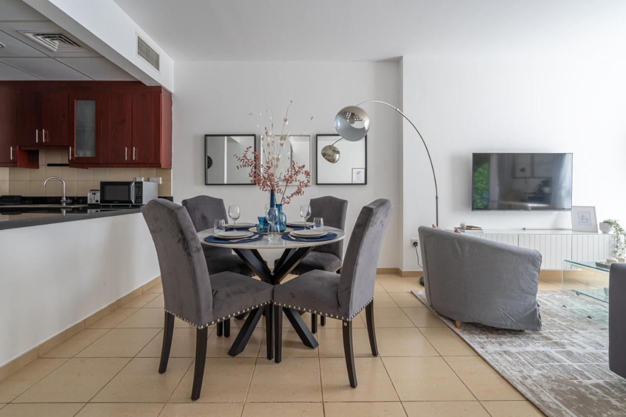Apartment Higuests - Charming Studio With Balcony, Minutes To The Dubai