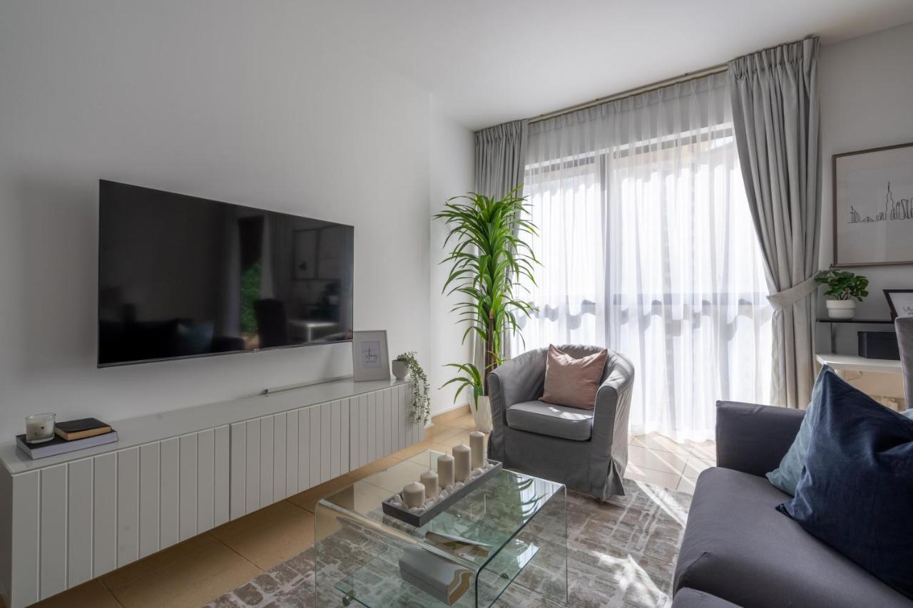 Apartment Higuests - Charming Studio With Balcony, Minutes To The Dubai
