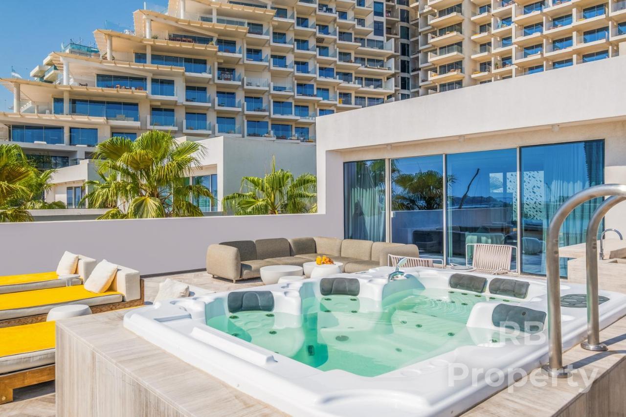 Five Palm - Three Floors, Private Pool, Jacuzzi Pousada Dubai