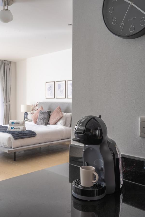 Higuests - Charming Studio With Balcony, Minutes To The Apartment Dubai