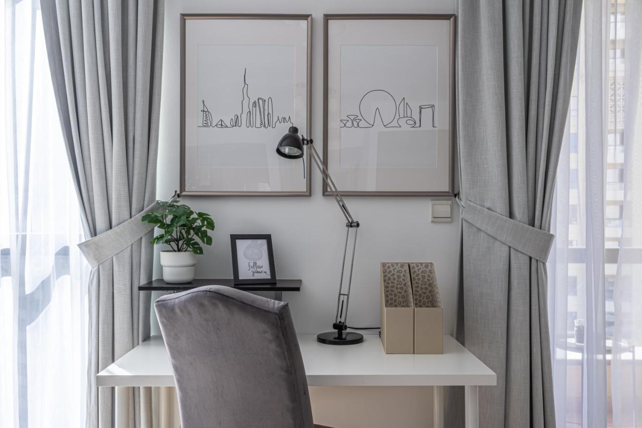 Higuests - Charming Studio With Balcony, Minutes To The Apartment Dubai