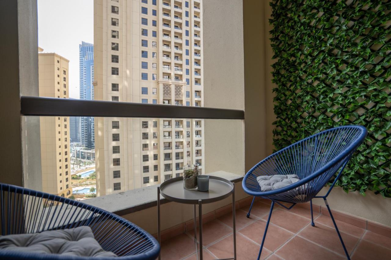 Higuests - Charming Studio With Balcony, Minutes To The Apartment
