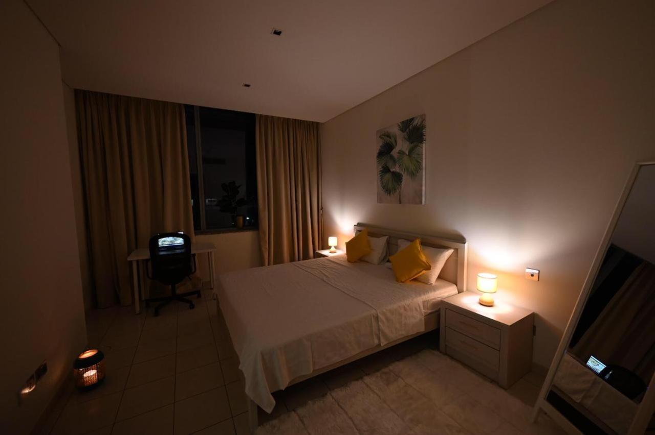 Brand New Furniture. Close To The World Trade Center. *