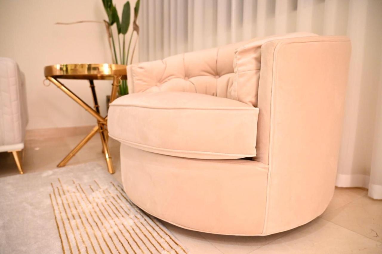 Brand New Furniture. Close To The World Trade Center.