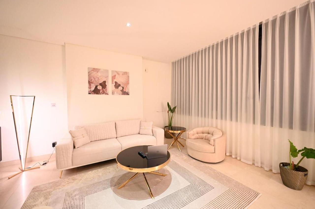 Brand New Furniture. Close To The World Trade Center. Apartment Dubai