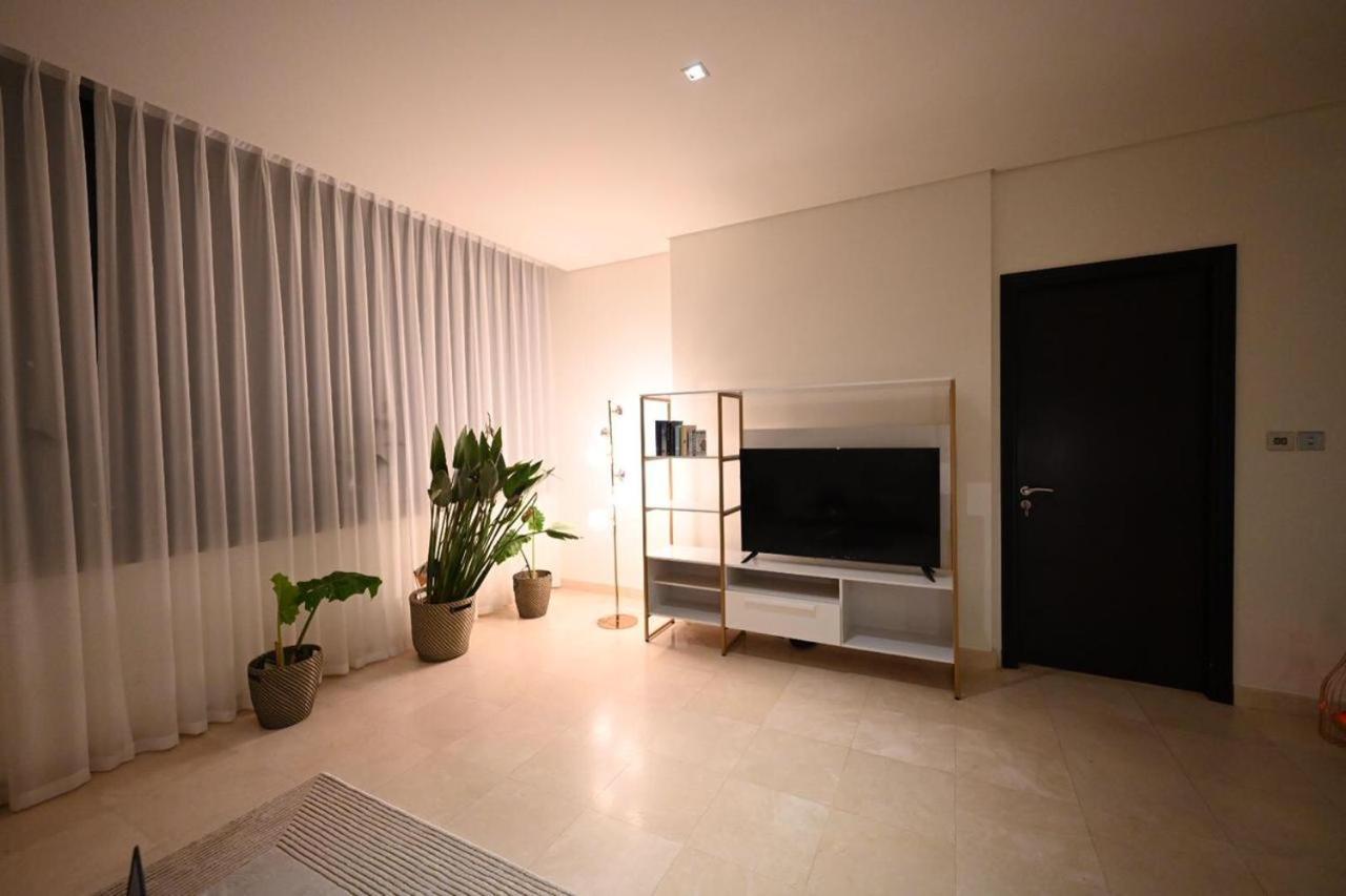 Apartment Brand New Furniture. Close To The World Trade Center.