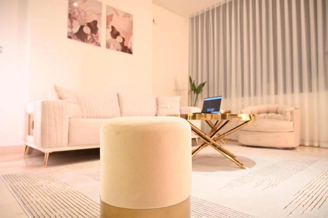 Brand New Furniture. Close To The World Trade Center. Apartment *