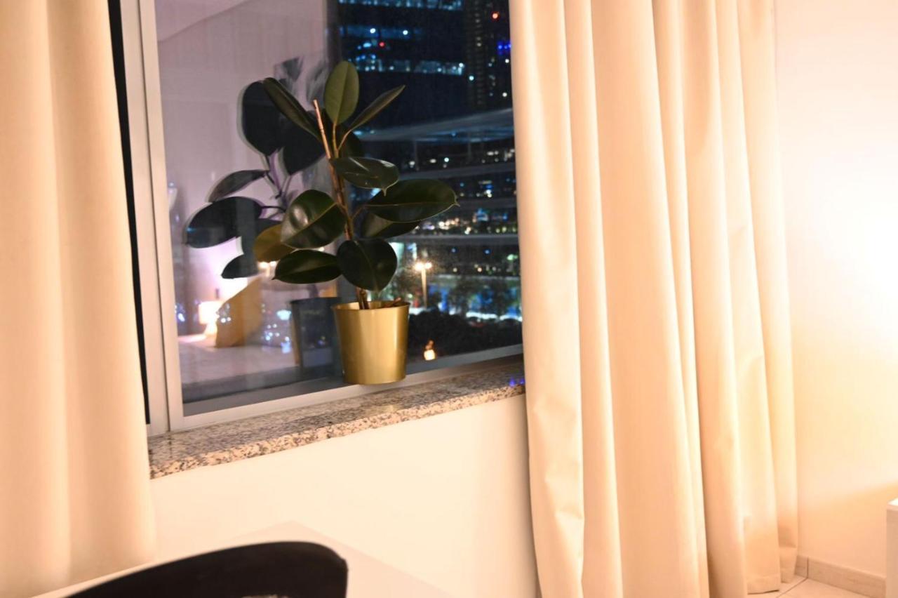 Brand New Furniture. Close To The World Trade Center. Apartment Dubai