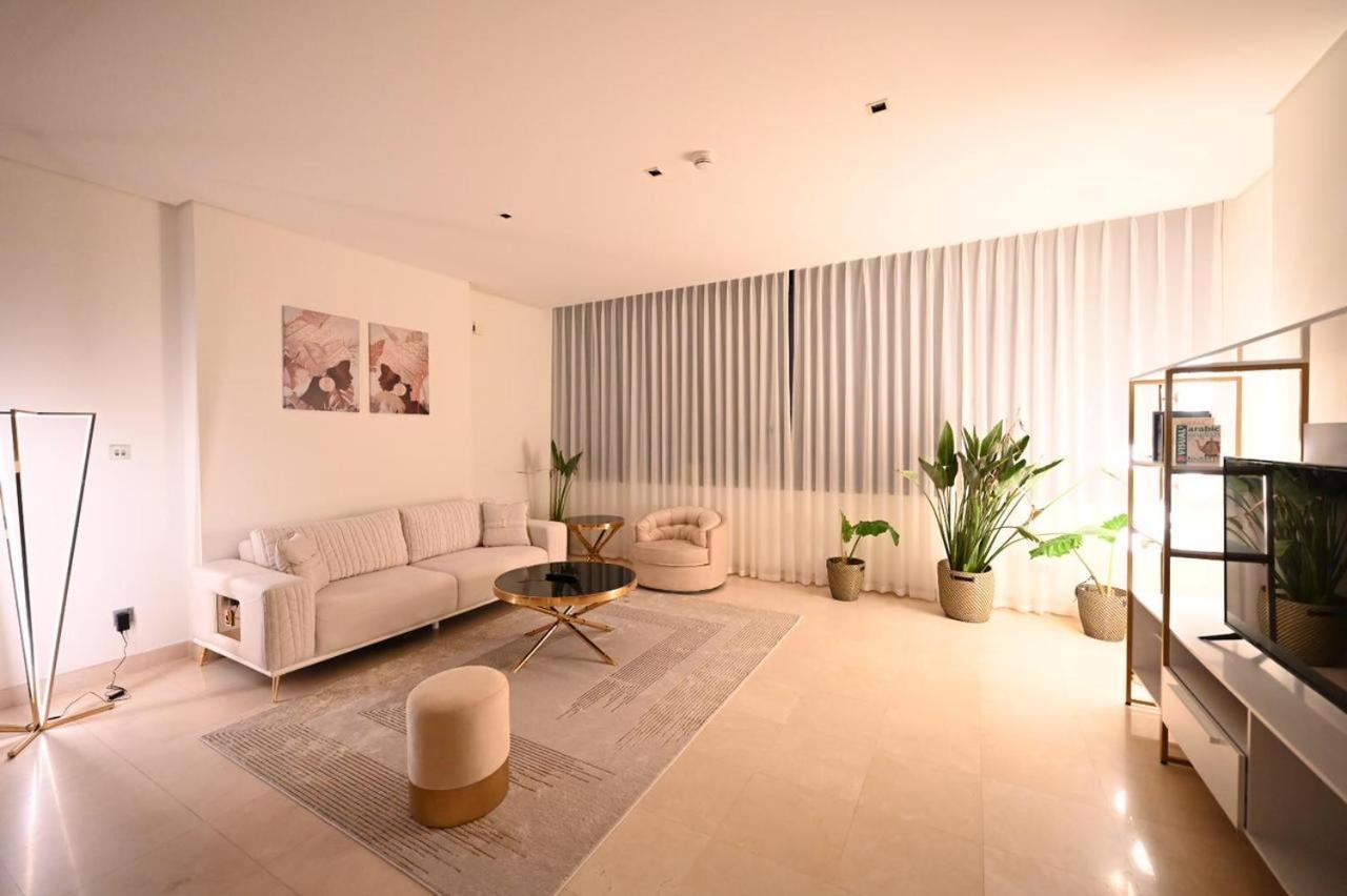Brand New Furniture. Close To The World Trade Center. Apartment Dubai