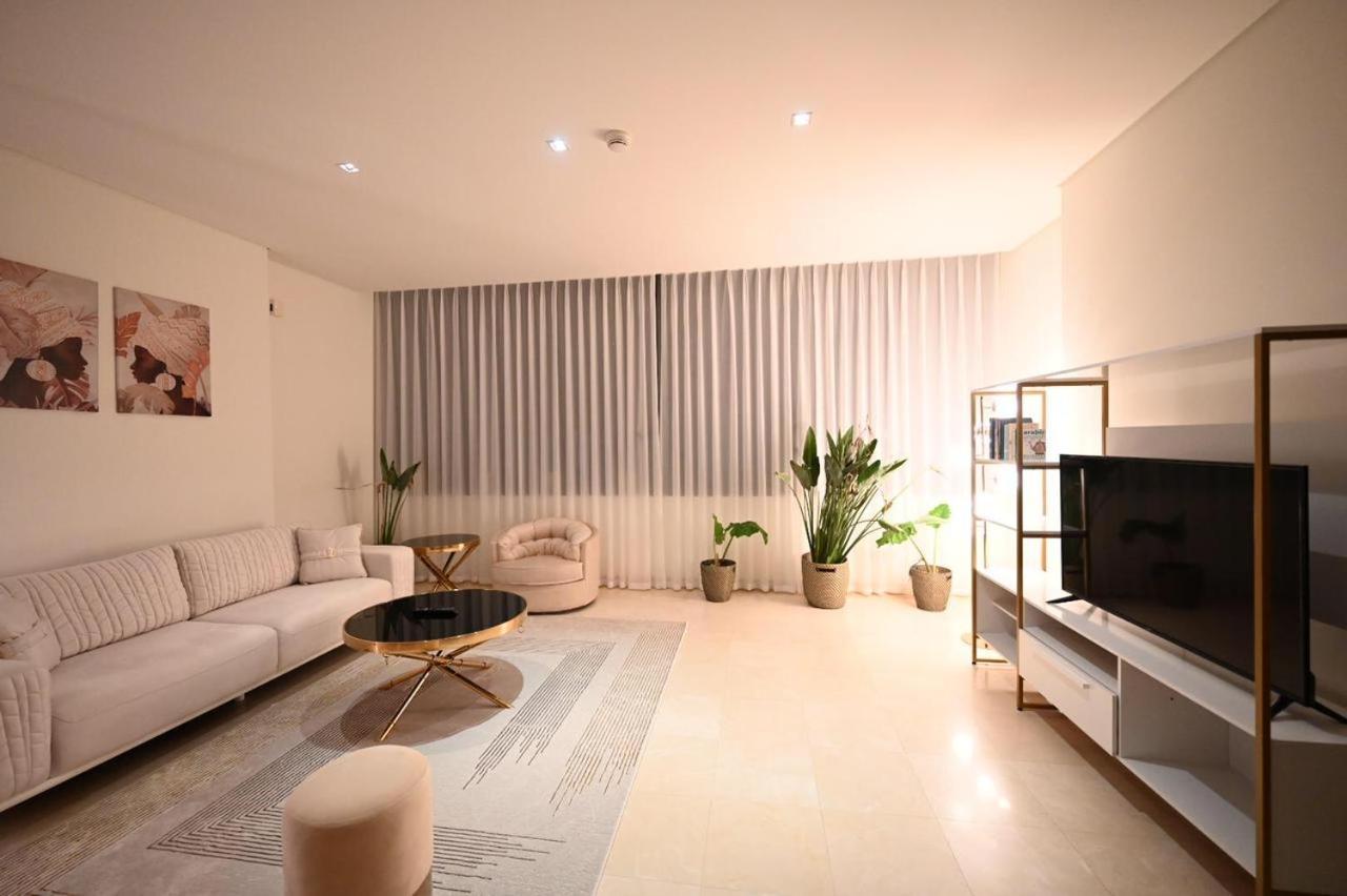 Apartment Brand New Furniture. Close To The World Trade Center.