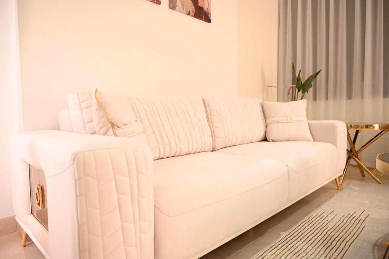Apartment Brand New Furniture. Close To The World Trade Center. Dubai