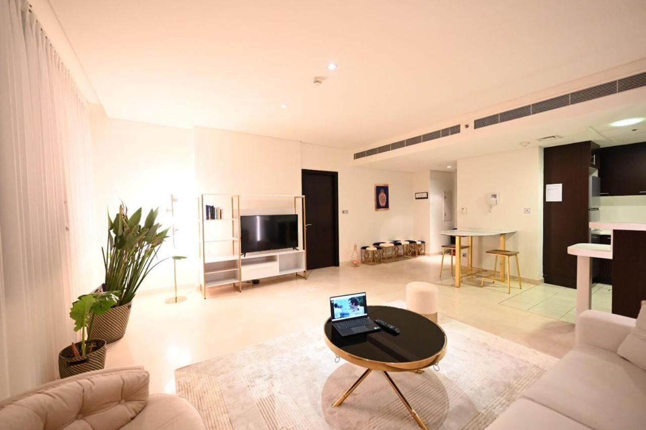 Brand New Furniture. Close To The World Trade Center. Apartment Dubai
