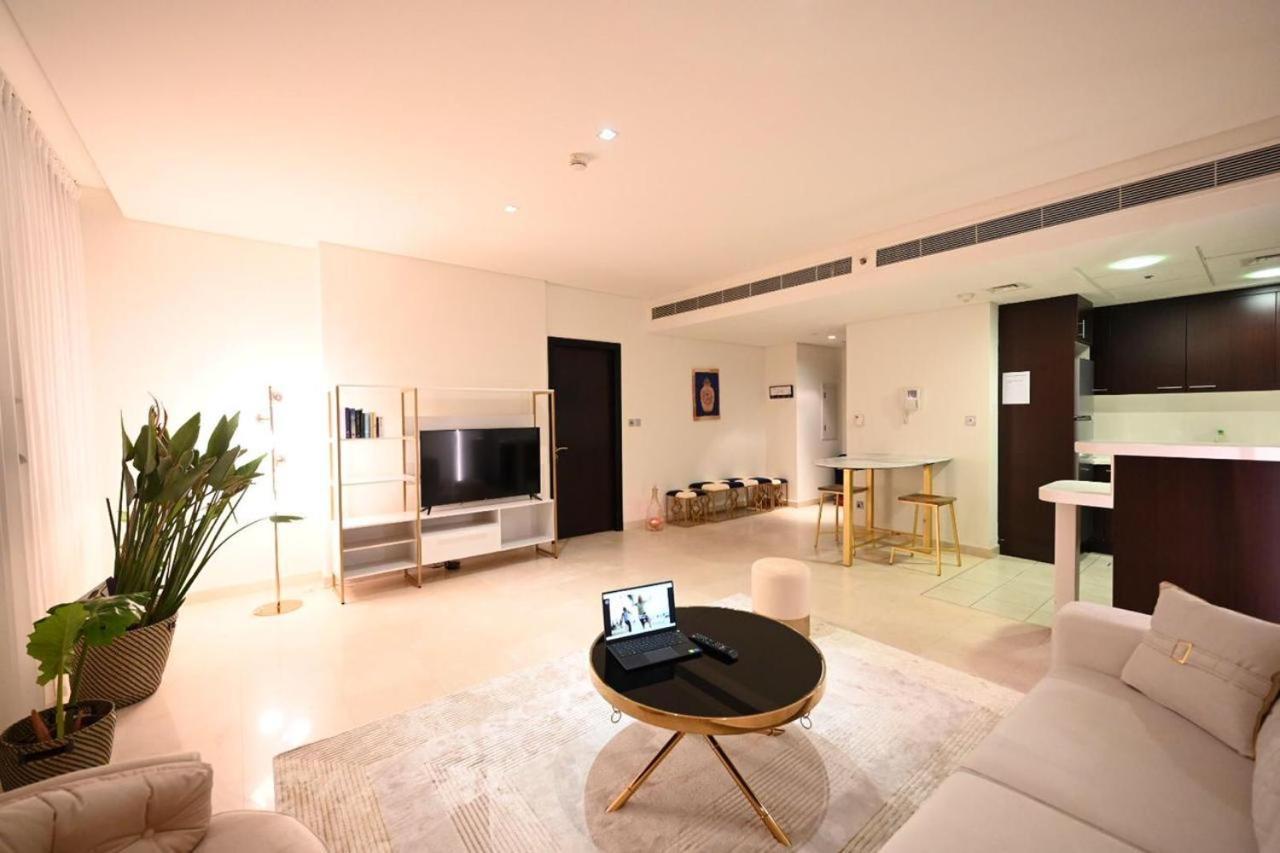 Apartment Brand New Furniture. Close To The World Trade Center. *