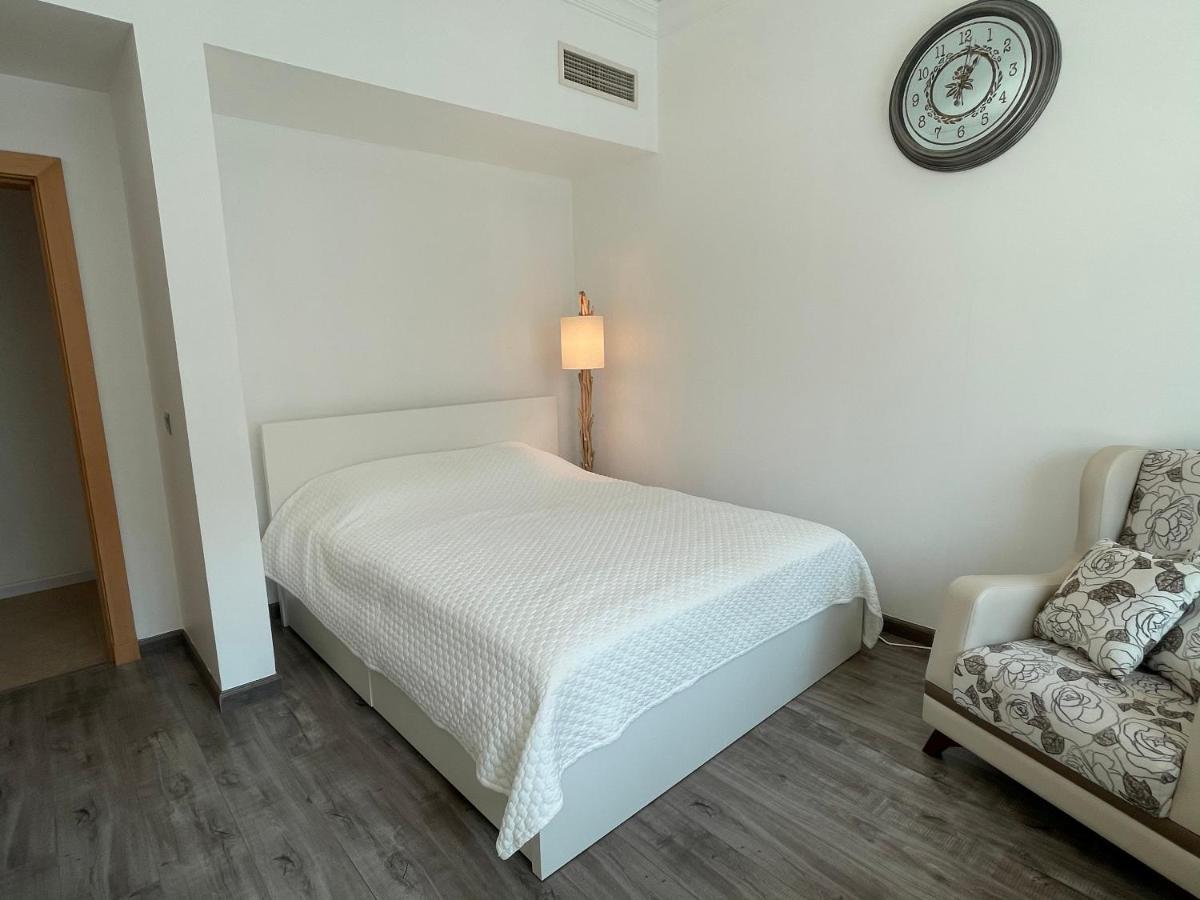 Luxury - Beachfront - Spacious Shoreline Residences - 5 Star Private * Dubai