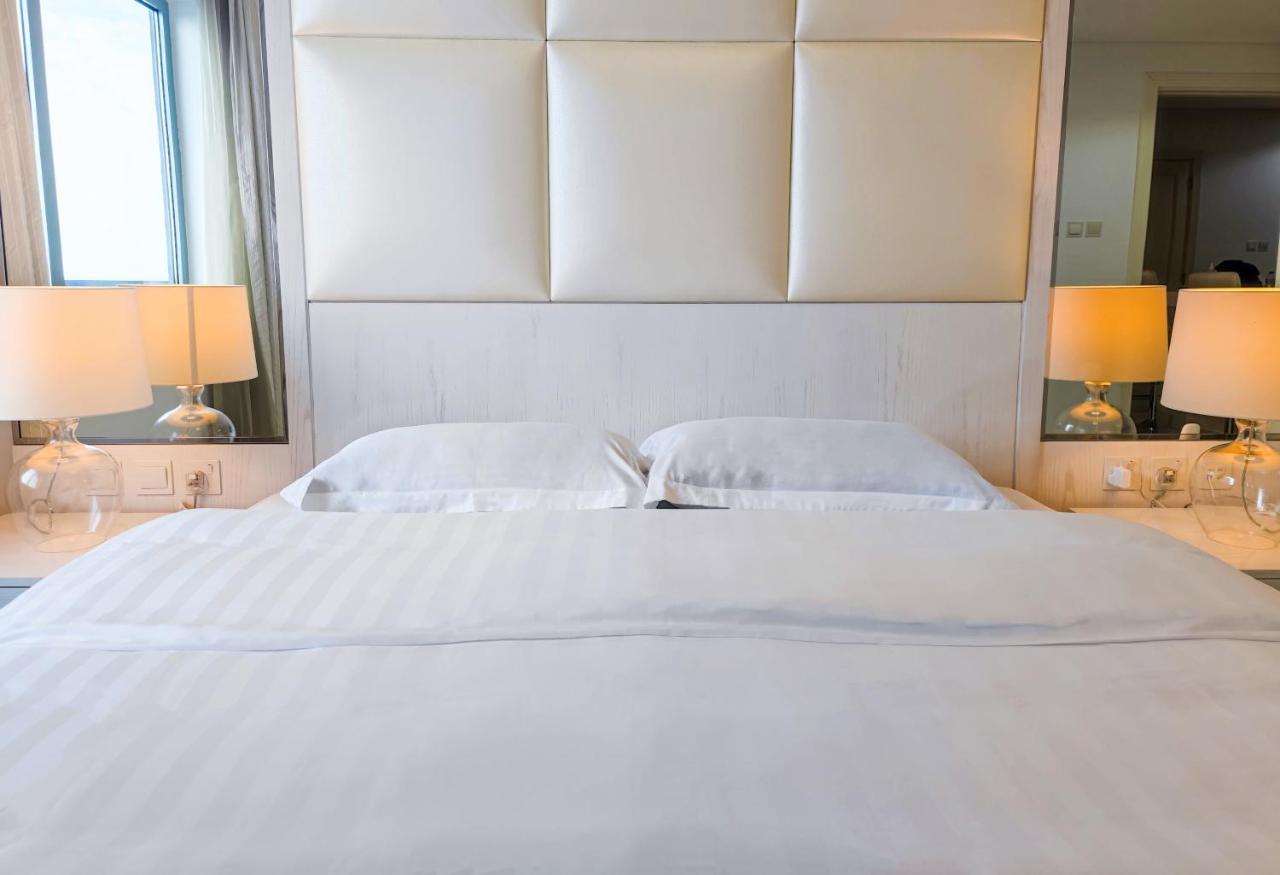 The Signature Vacation Homes In Downtown Dubai