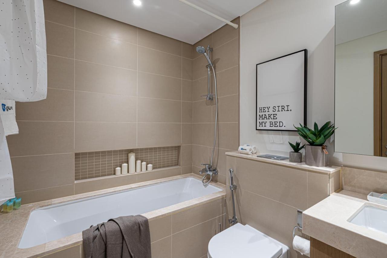 Higuests - Stylish Floating Over The Marina Waters Apartment