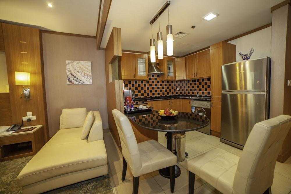 Hotel By Marriott Sheikh Zayed Road, 4*