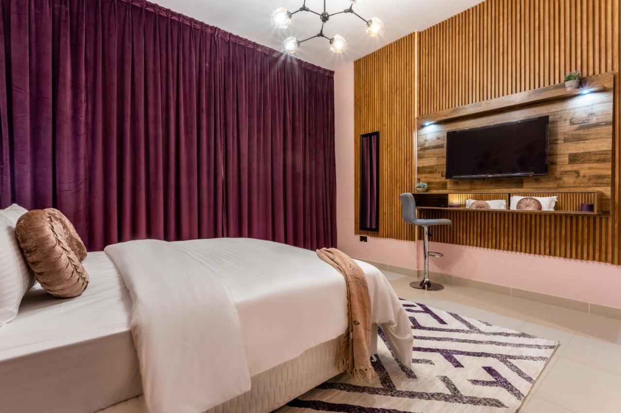 Live In Style. Luxury Destination - Oia - Motor