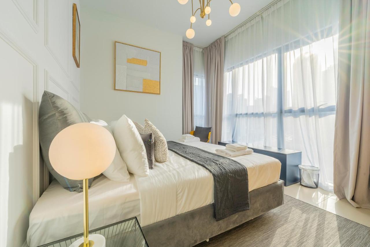 Nouveau Art Deco 3br With Burj & Canal Views *
