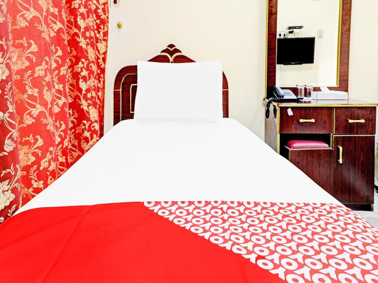 Hotel Oyo 794 Great Country 2*
