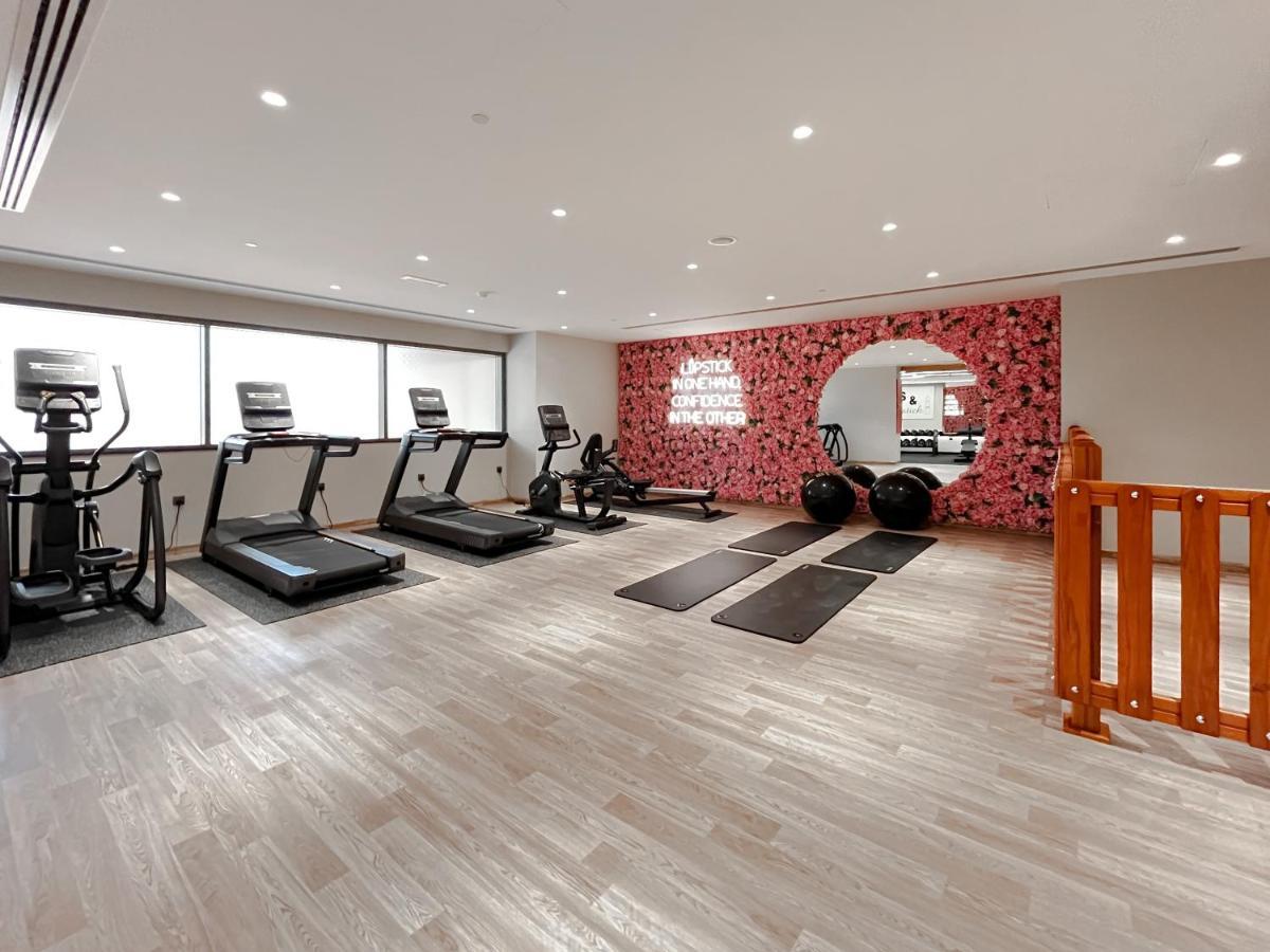 Trophy - Sky High Haven Apartment *