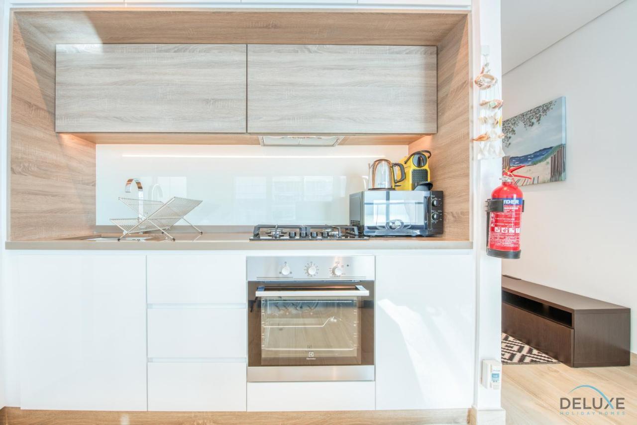 Apartment Airy In One Marina By Deluxe Homes Dubai