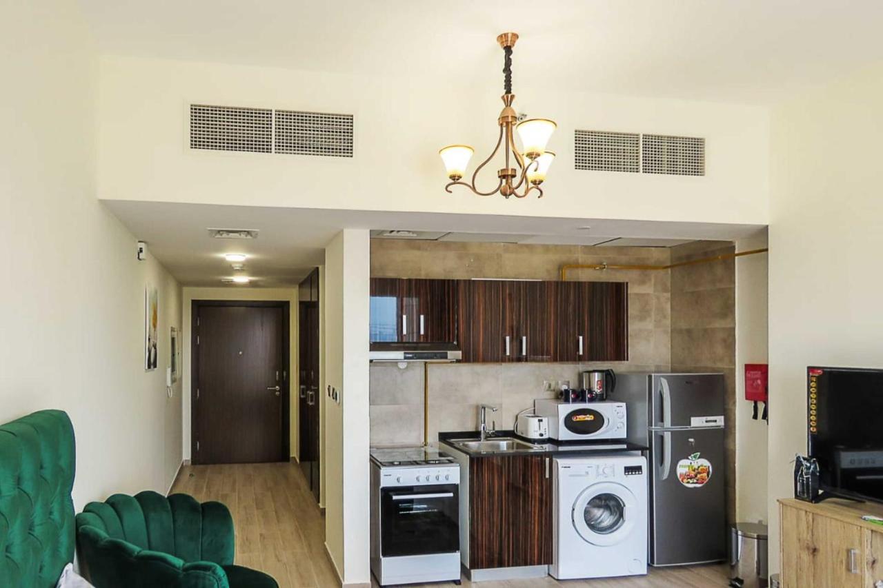 Oyo 860 Studio Apartment, Maya Tower 4, Jumeirah Village Triangle Casa de hóspedes