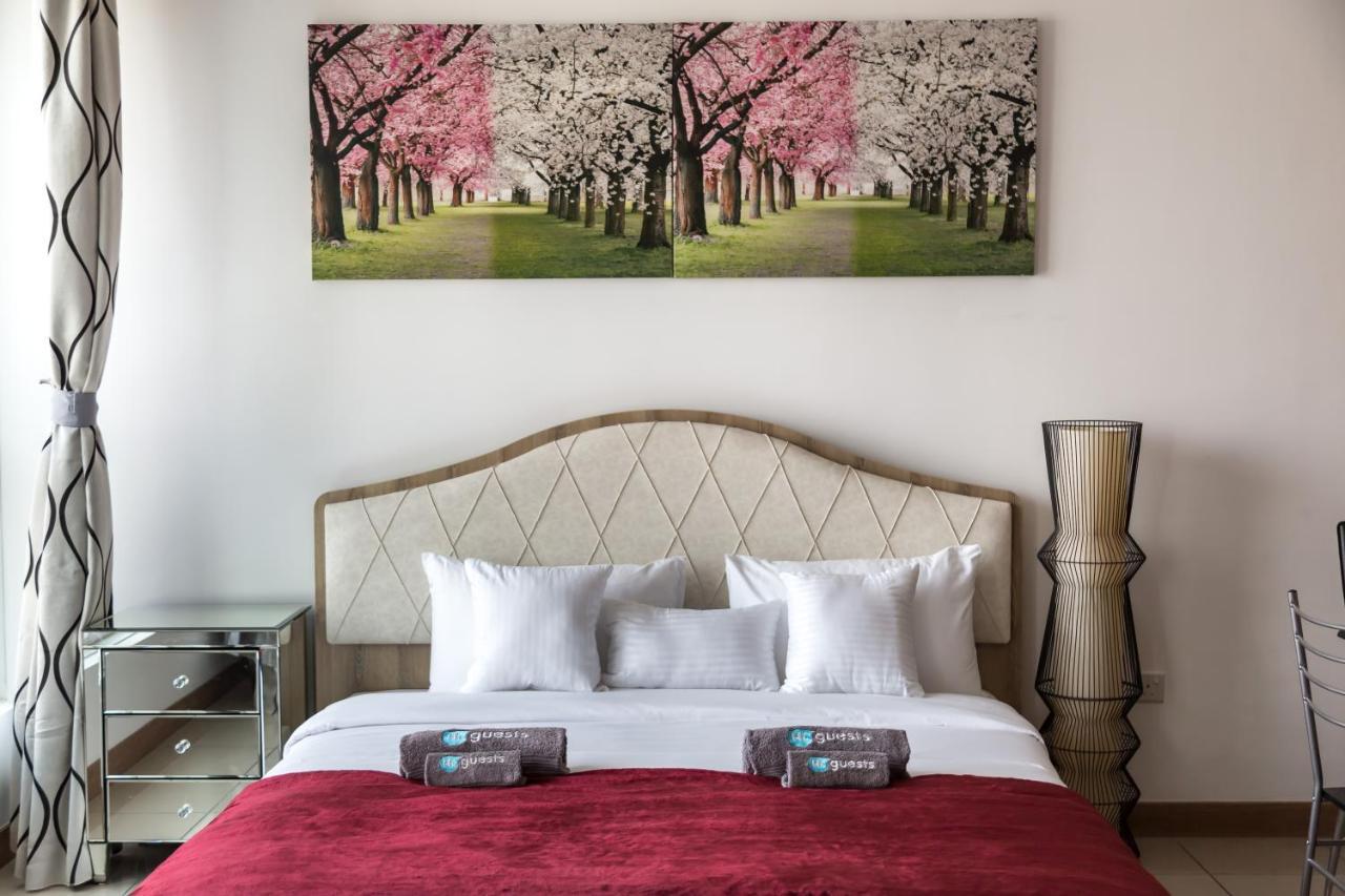 Higuests - Stylish Near Harbor Apartment