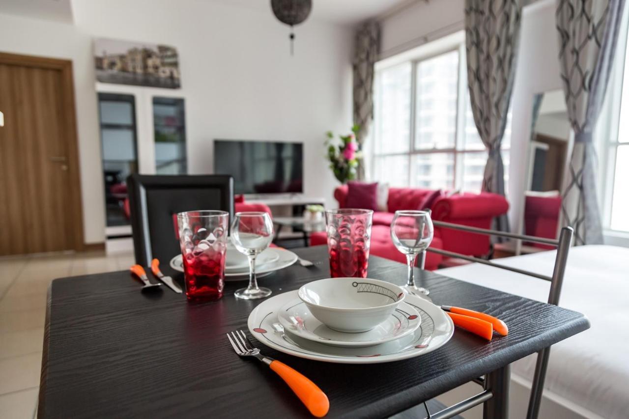 Higuests - Stylish Near Harbor Apartment