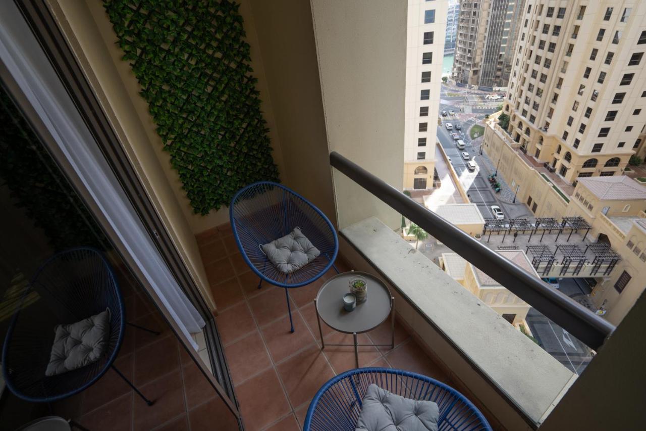 Higuests - Charming Studio With Balcony, Minutes To The Apartment