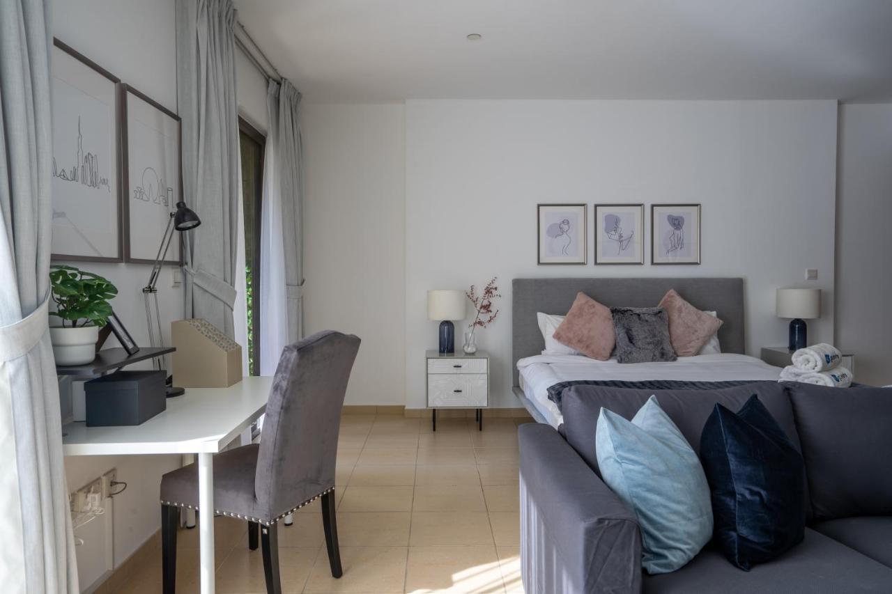 Apartment Higuests - Charming Studio With Balcony, Minutes To The Dubai