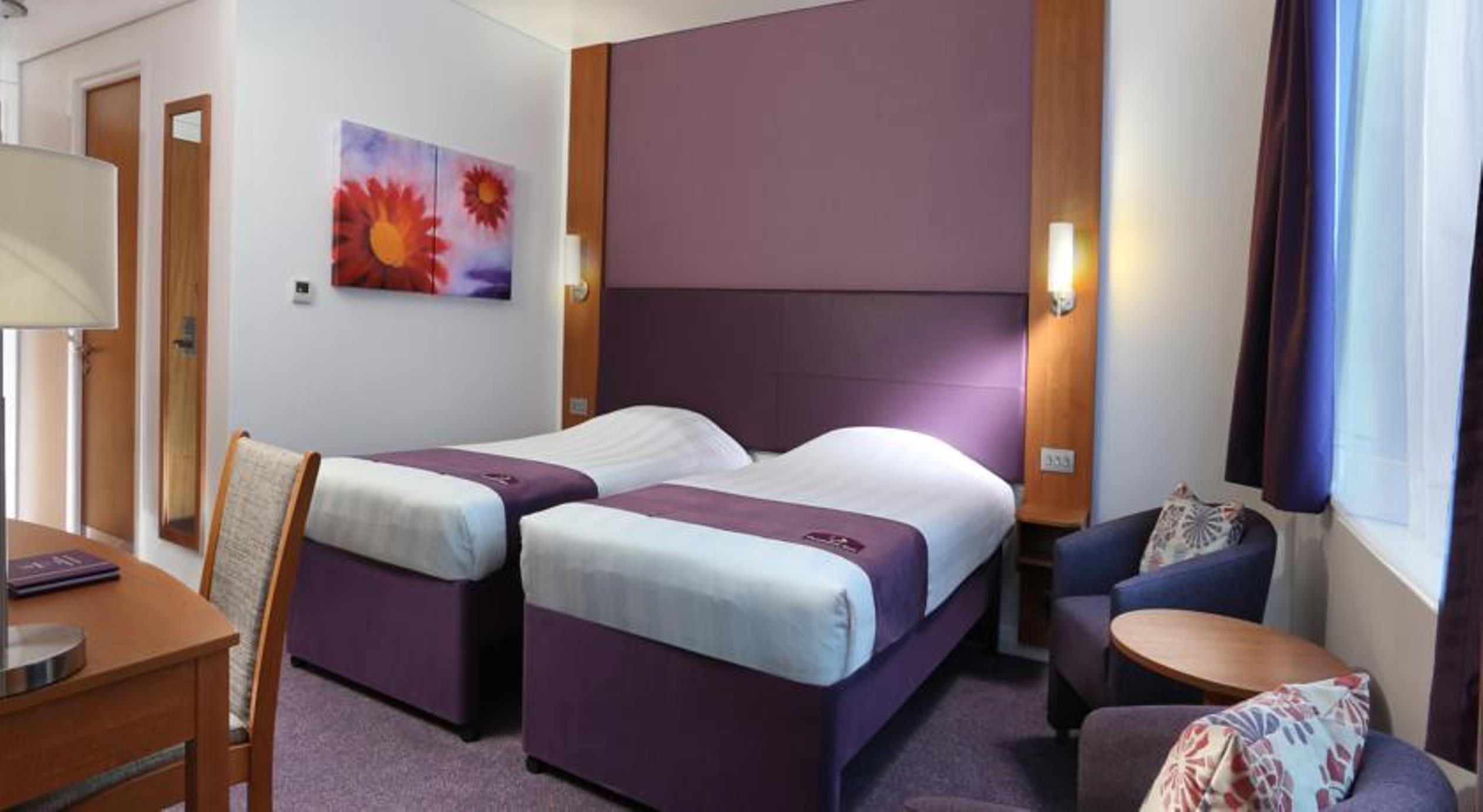 Premier Investments Park 3*