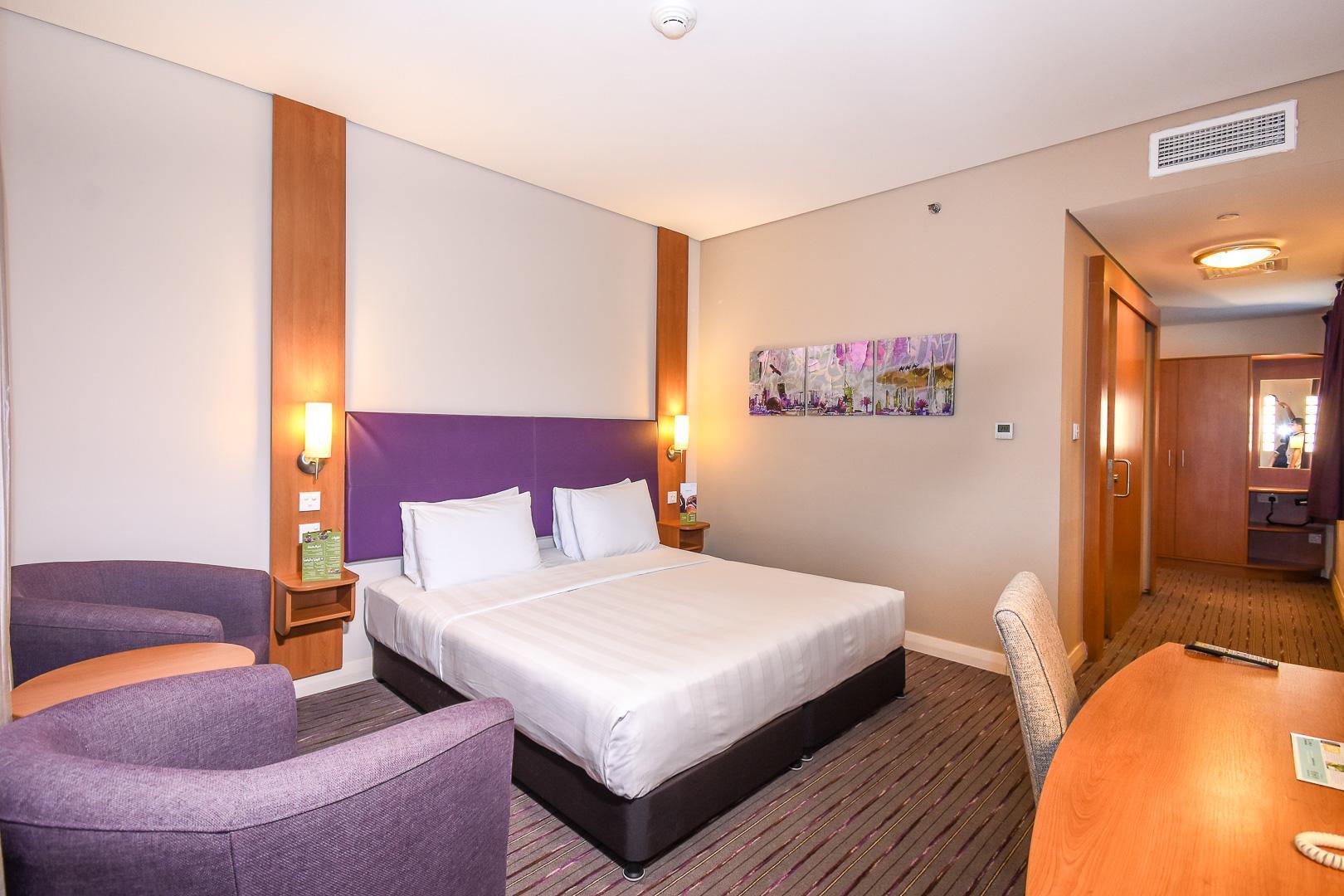 Premier Investments Park 3*