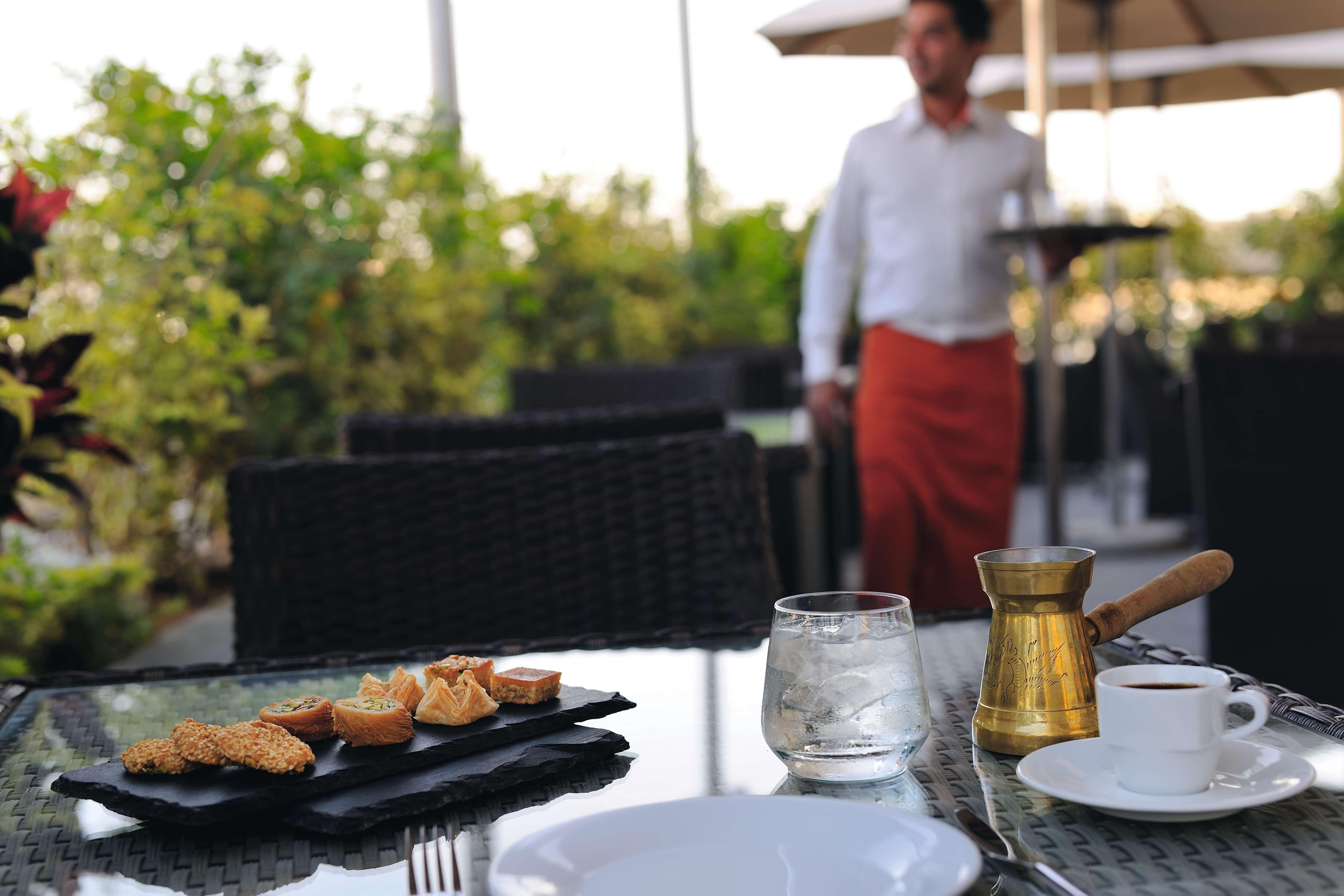 Aparthotel Moevenpick Al Mamzar 5*