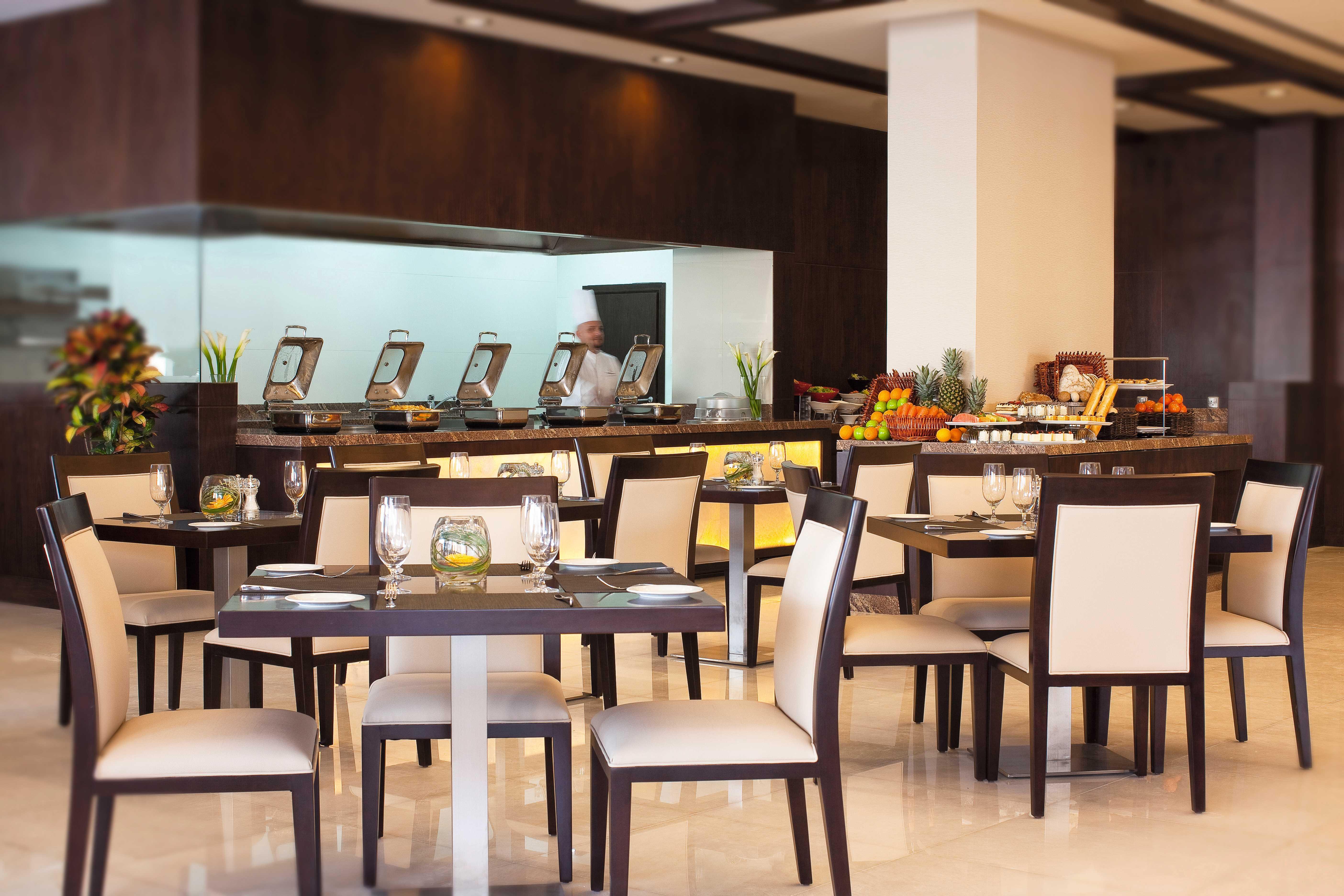 Aparthotel Moevenpick Al Mamzar 5*