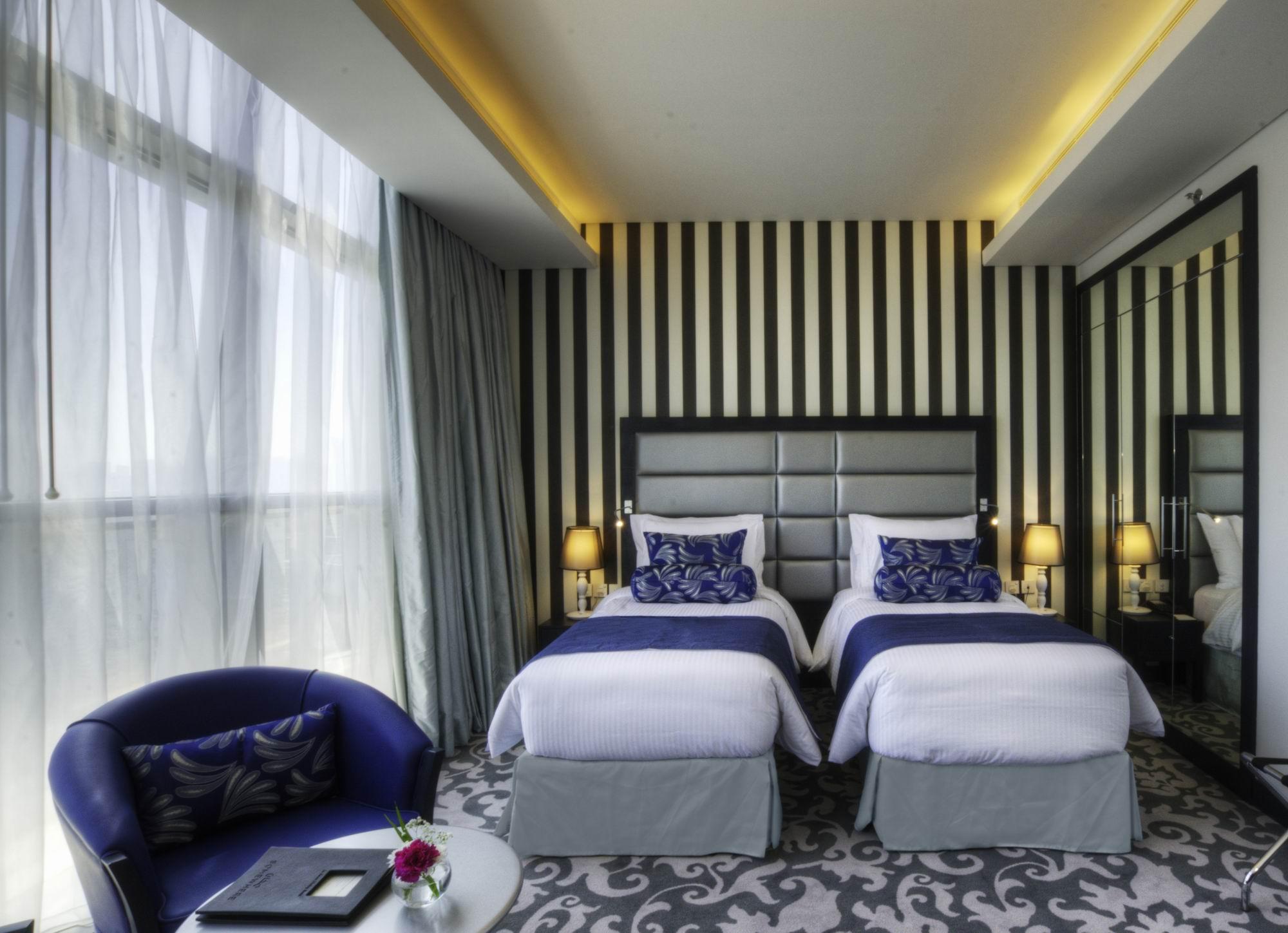 Somewhere Aparthotel