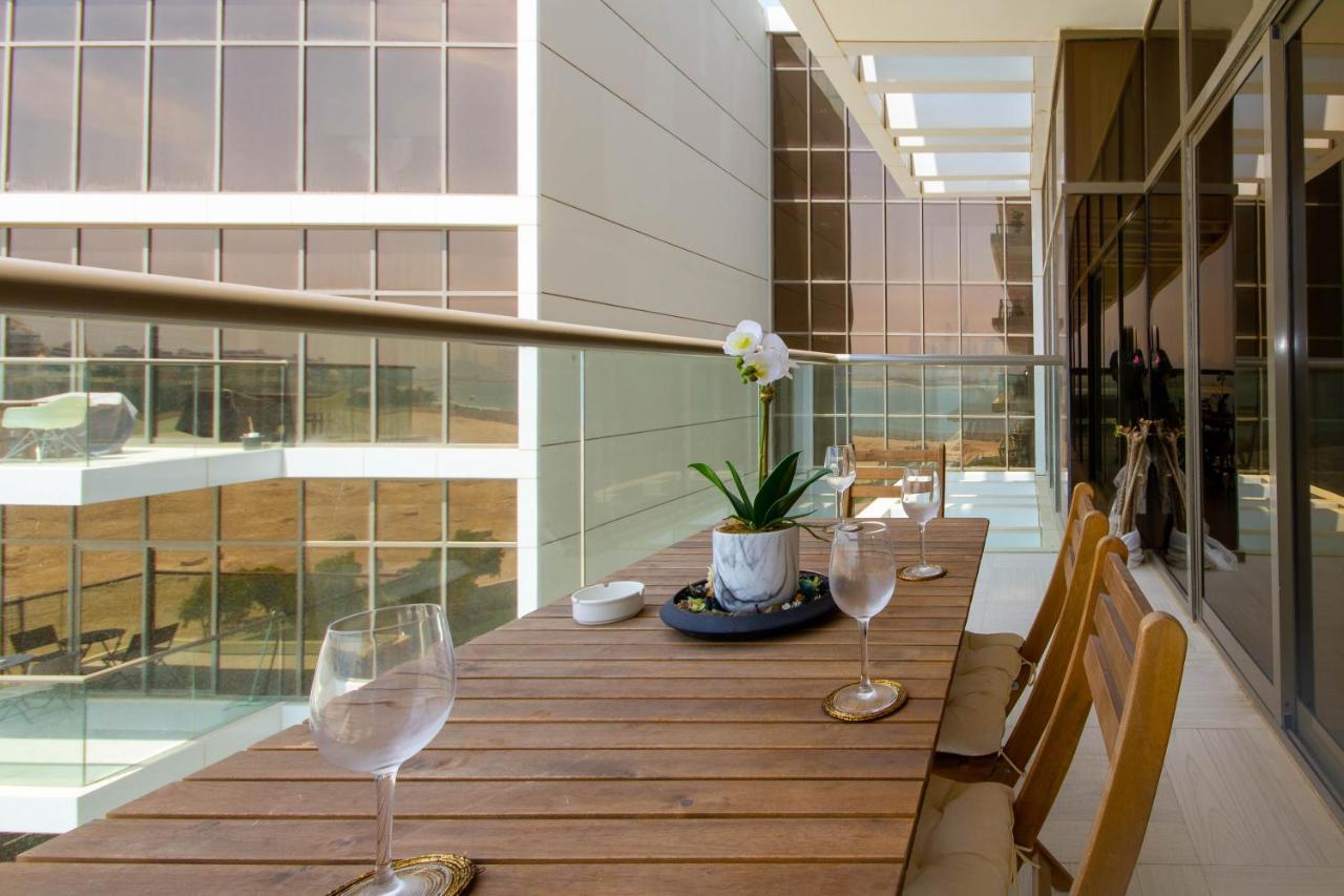 Bespoke Homes - Palm Jumeirah- 2 Bedroom Sea View With Pool & Access, The 8 Apartment Dubai