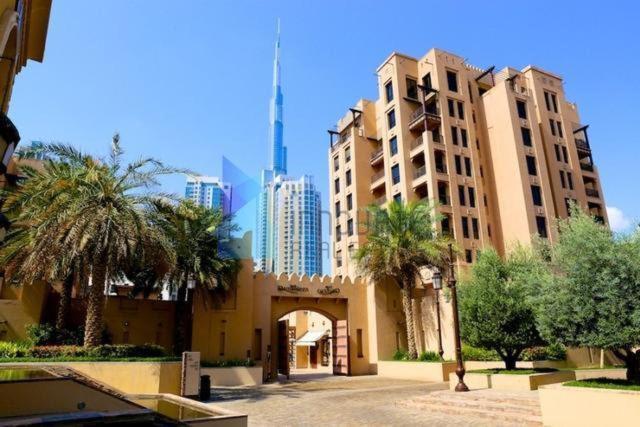 Burj Area - 5min Walk - Luxury 2 Bedroom