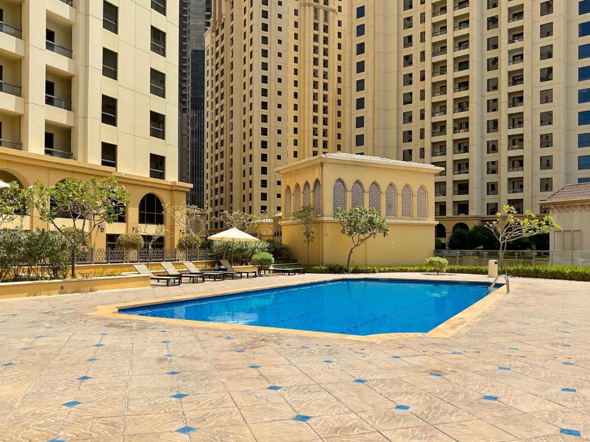 Higuests - Charming Studio With Balcony, Minutes To The