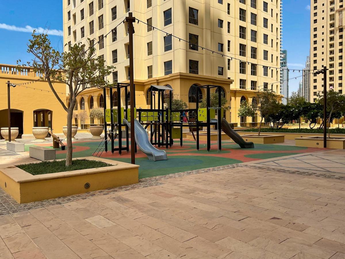 Higuests - Charming Studio With Balcony, Minutes To The