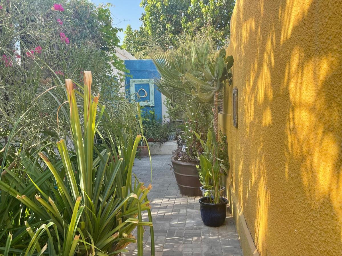 Konukevi Tropicana Guestroom 7 Min Walk From The