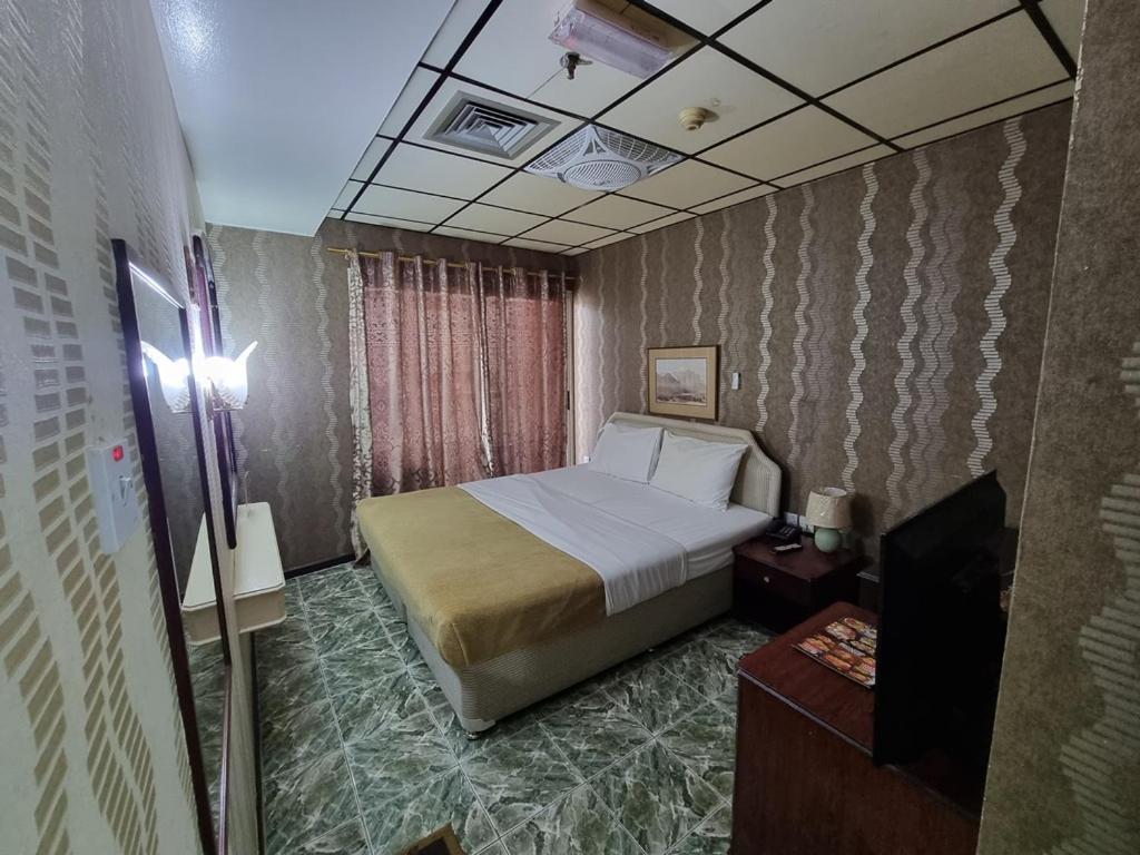 Hotel West *