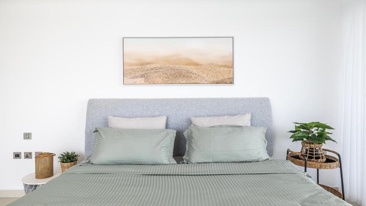 Apartment Hashtag - Luxury 2bdr On The Palm Azure Residences Dubai