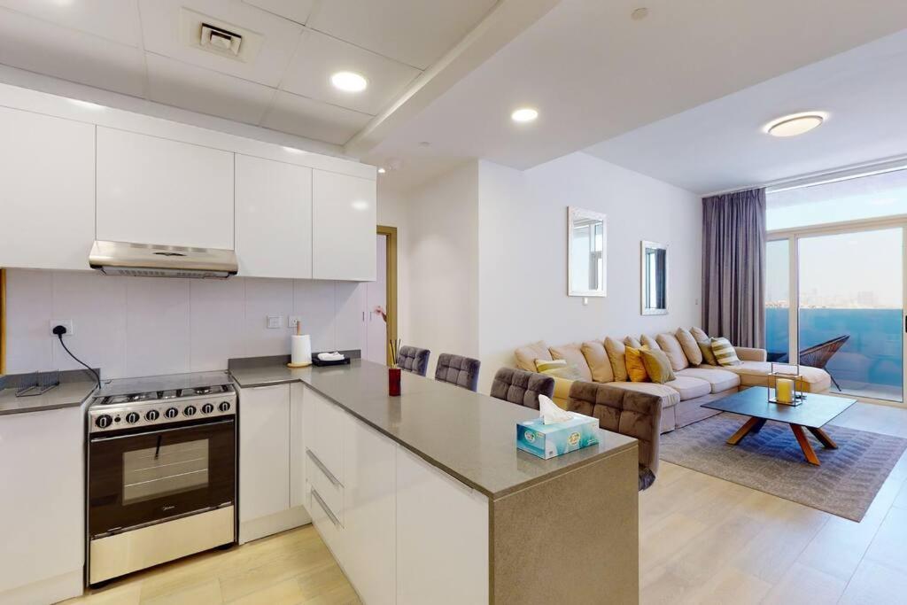 Apartment Lovely And Spacious 1 Bedroom With Extra Sofa Bed Dubai