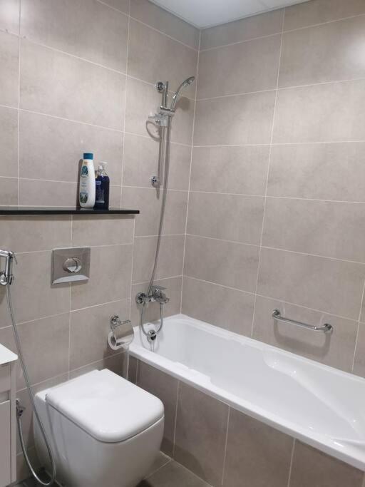 Apartment Gharfar 31715 Serene Teal Theme-high Floor-pool Dubai