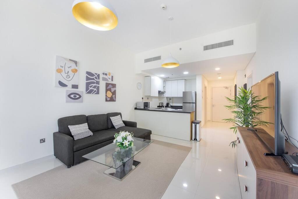 Daire Lovely 1bedroom Damac Hills Surrounded By