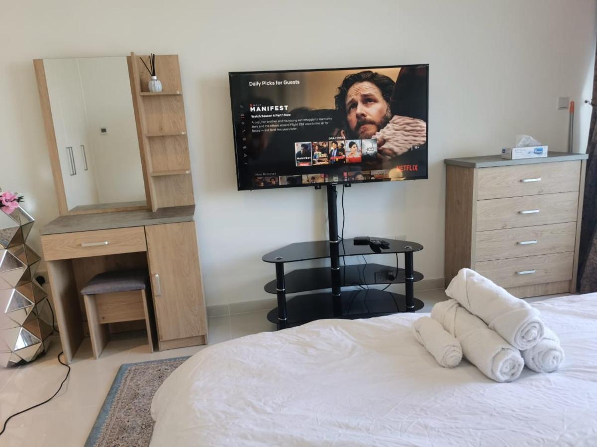 Gharfar-2 Heaven Escape-golf View-high Floor-netflix-gym-pool-perfect Staycation * Dubai